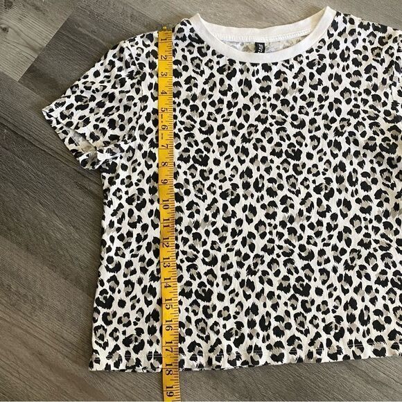 H&M Divided Crop Top Leopard Print Stretchy Flattering Tee - Picture 6 of 9